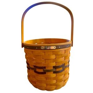 Longaberger round basket. Merry Christmas 2000.